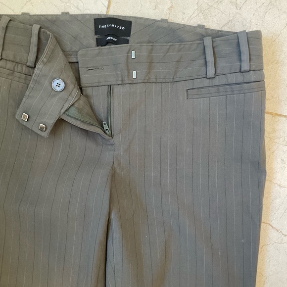 The Limited Crew Fit Pants, Gray Pinstripes, Zip Hooks Belt-loops, Pockets, Sz 2 - Picture 5 of 12